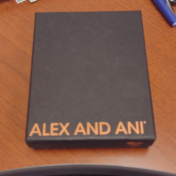 Wrinkle in Time necklace - Picture 5 of 5